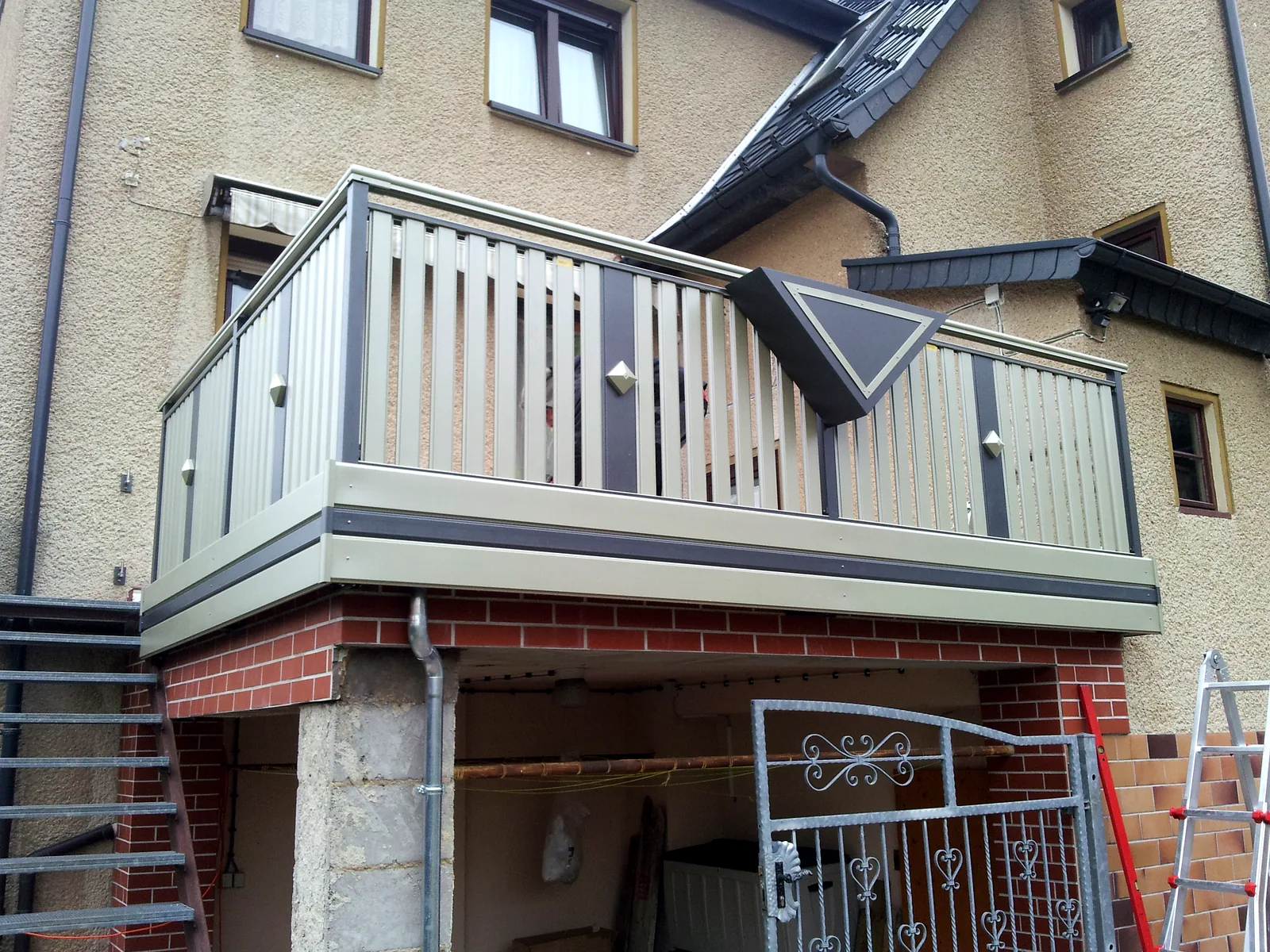Balkonverkleidung Balkone und Geländer, gefertigt von KAB Torsysteme in Brotterode-Trusetal