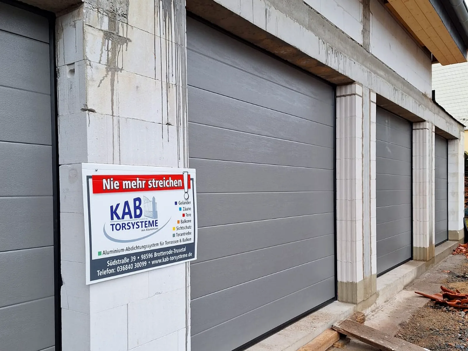 Anlage Garagentore, gefertigt von KAB Torsysteme in Brotterode-Trusetal