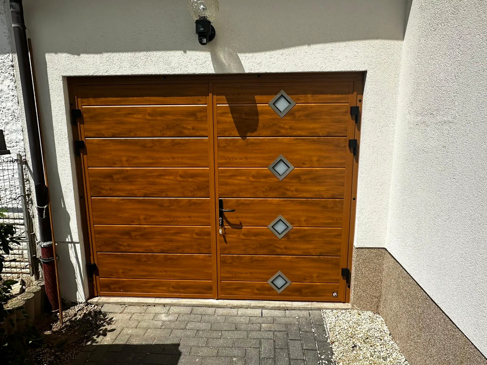 Anlage Garagentore, gefertigt von KAB Torsysteme in Brotterode-Trusetal
