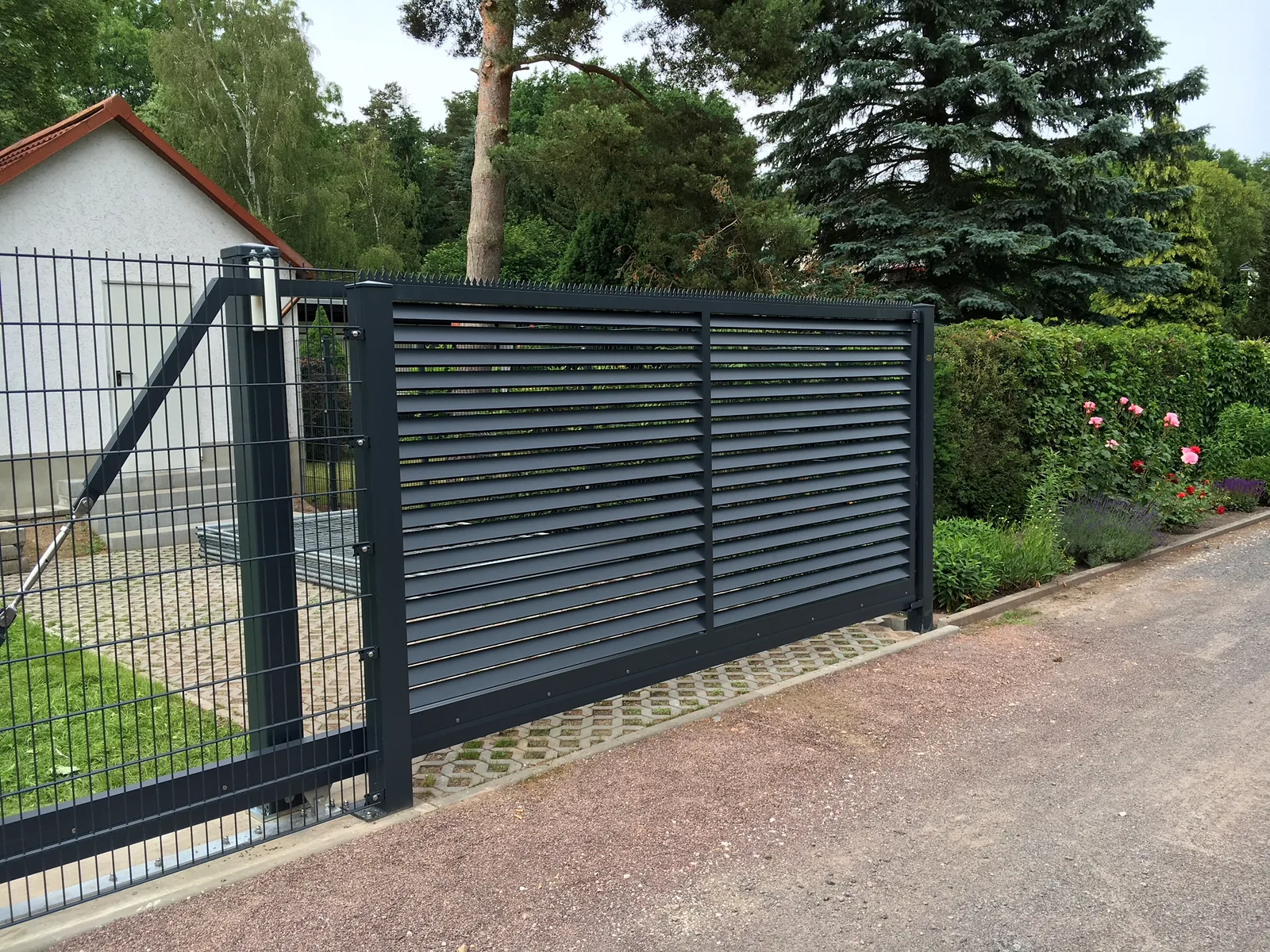 Anlage Modell Linea, gefertigt von KAB Torsysteme in Brotterode-Trusetal