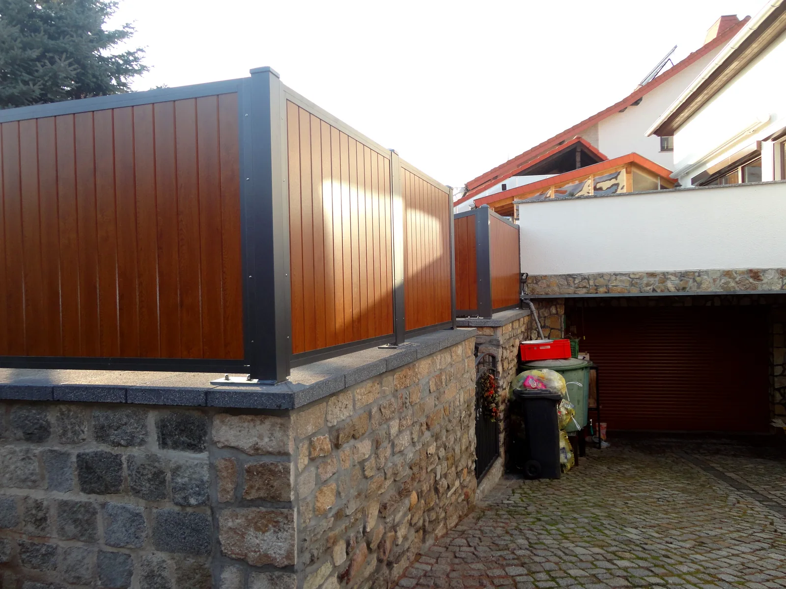 Anlage Sichtschutz, gefertigt von KAB Torsysteme in Brotterode-Trusetal