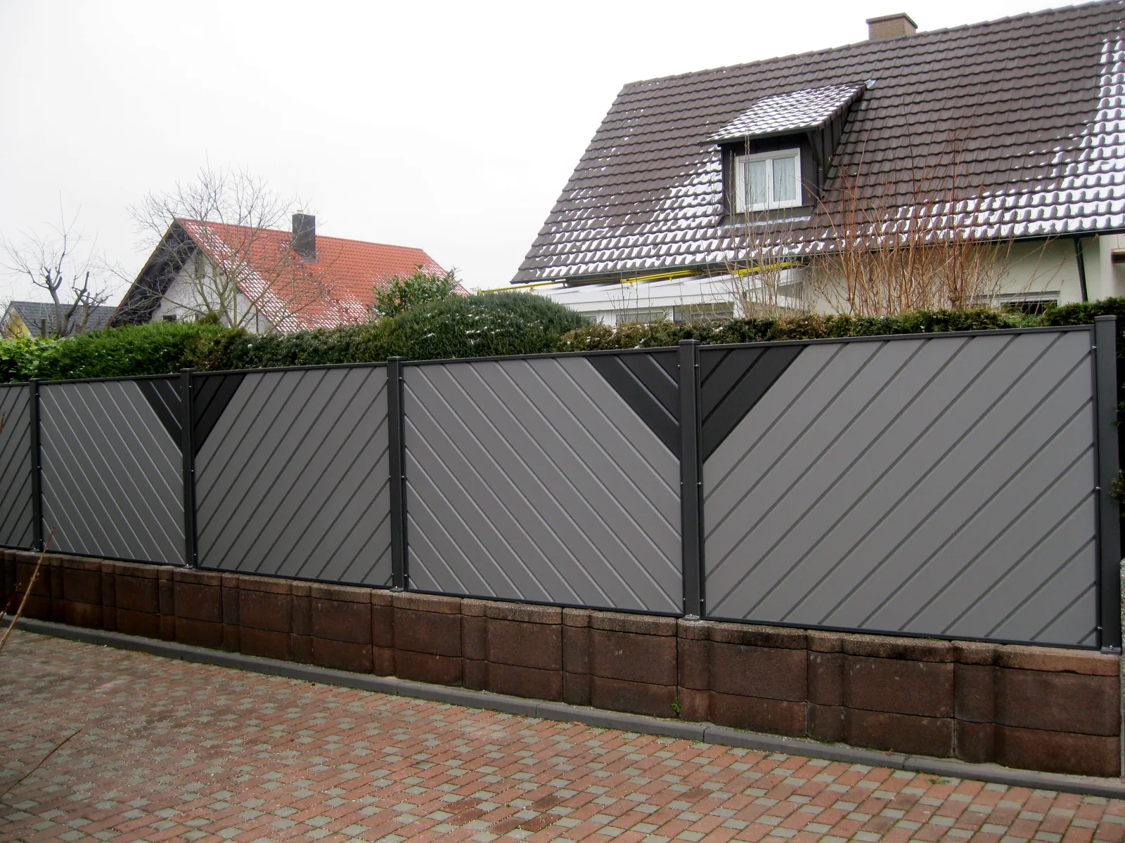 Anlage Sichtschutz, gefertigt von KAB Torsysteme in Brotterode-Trusetal