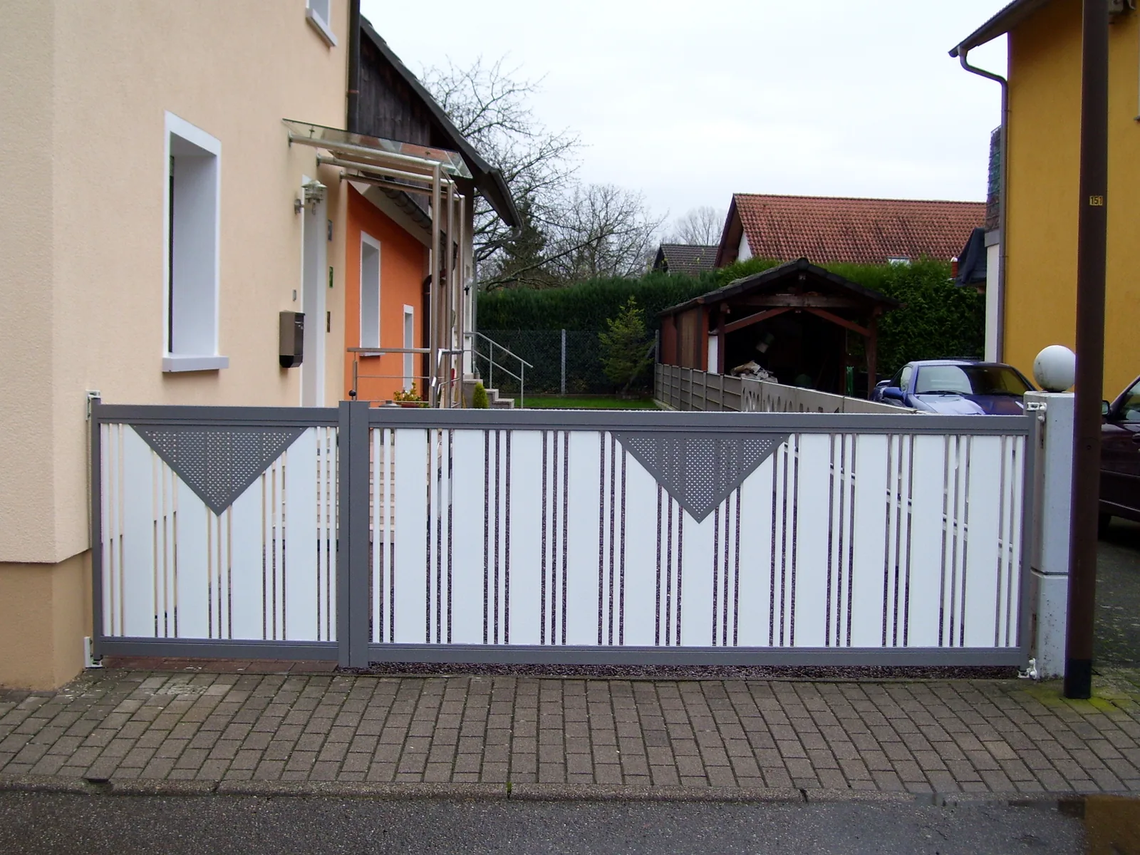 Drehflügeltor Modell Sonderanfertigung, gefertigt von KAB Torsysteme in Brotterode-Trusetal